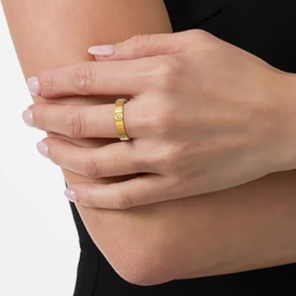 Refined Gold Ring with Stone Accent